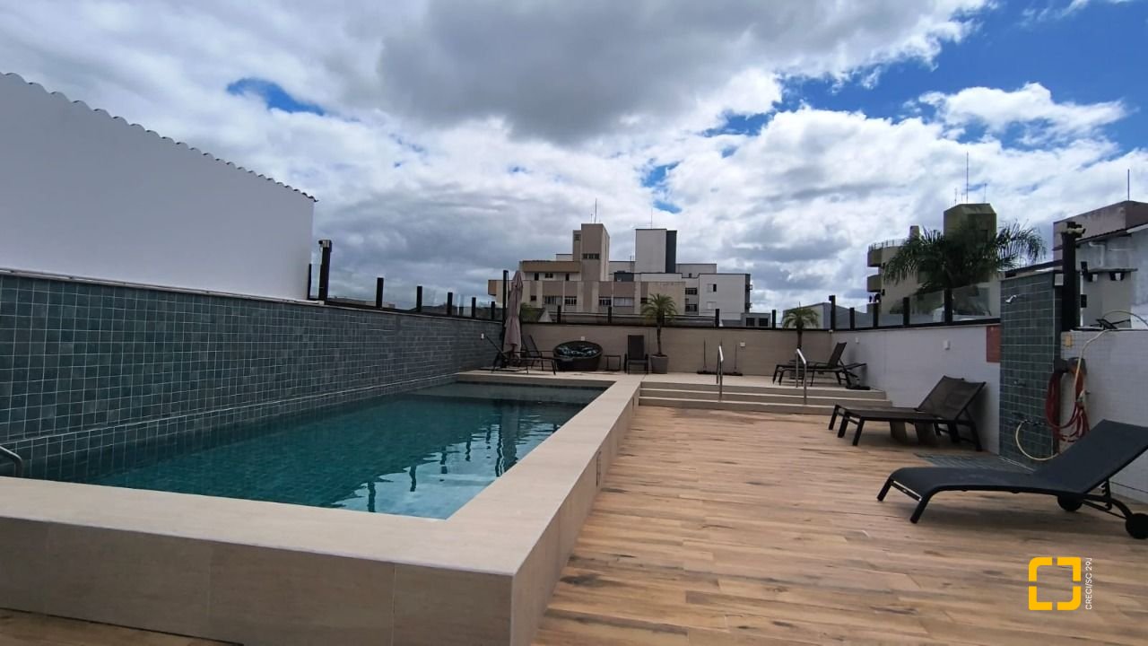 Apartamento com 146m², 6 quartos (sendo 3 suítes), 3 garagens, no bairro Balneário em Florianópolis