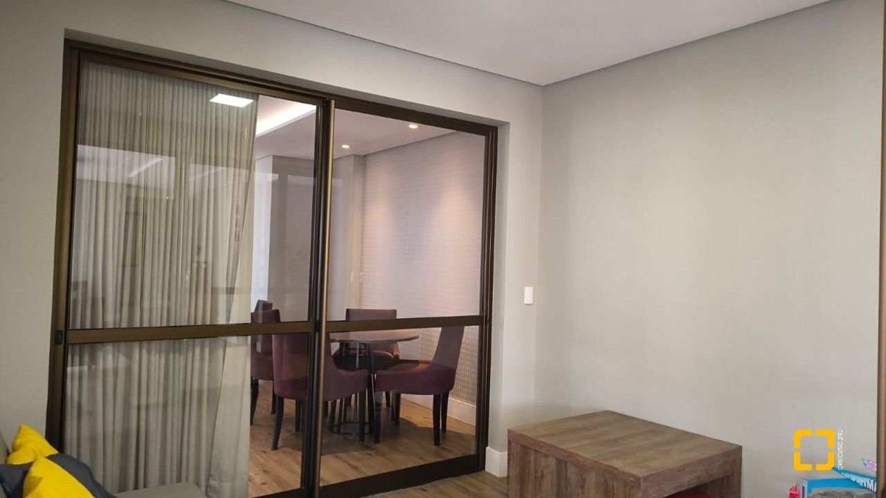 Apartamento com 146m², 6 quartos (sendo 3 suítes), 3 garagens, no bairro Balneário em Florianópolis