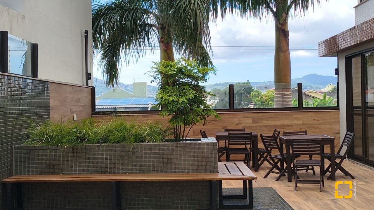 Apartamento com 146m², 6 quartos (sendo 3 suítes), 3 garagens, no bairro Balneário em Florianópolis