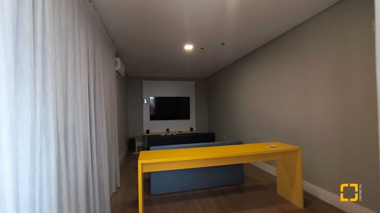 Apartamento com 146m², 6 quartos (sendo 3 suítes), 3 garagens, no bairro Balneário em Florianópolis