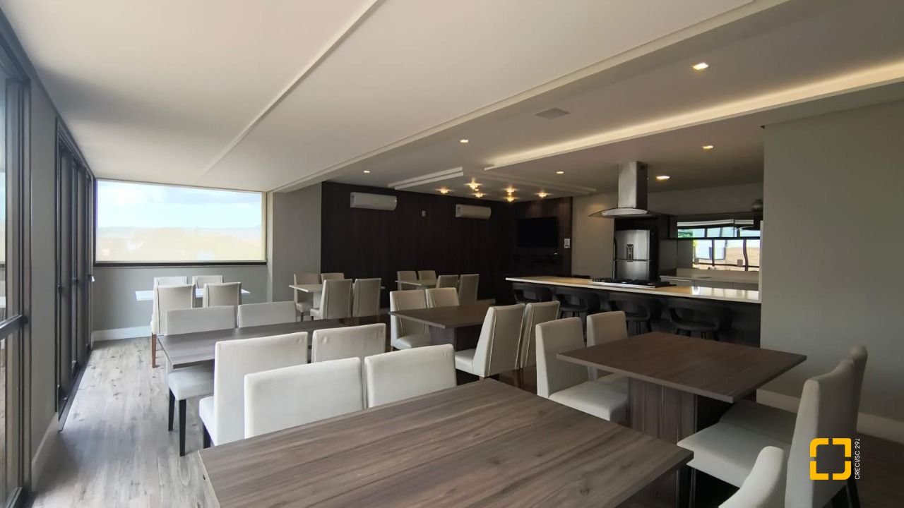 Apartamento com 146m², 6 quartos (sendo 3 suítes), 3 garagens, no bairro Balneário em Florianópolis