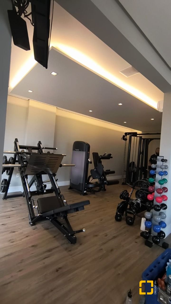 Apartamento com 146m², 6 quartos (sendo 3 suítes), 3 garagens, no bairro Balneário em Florianópolis