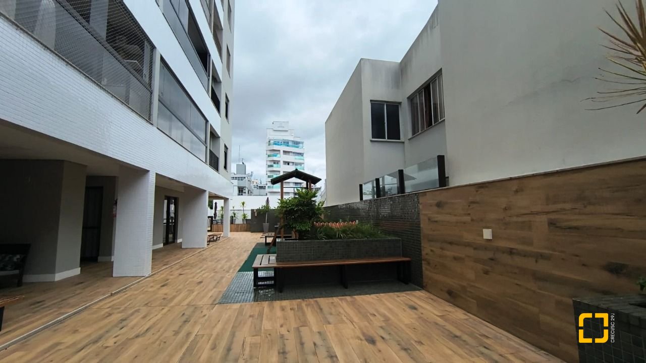 Apartamento com 146m², 6 quartos (sendo 3 suítes), 3 garagens, no bairro Balneário em Florianópolis