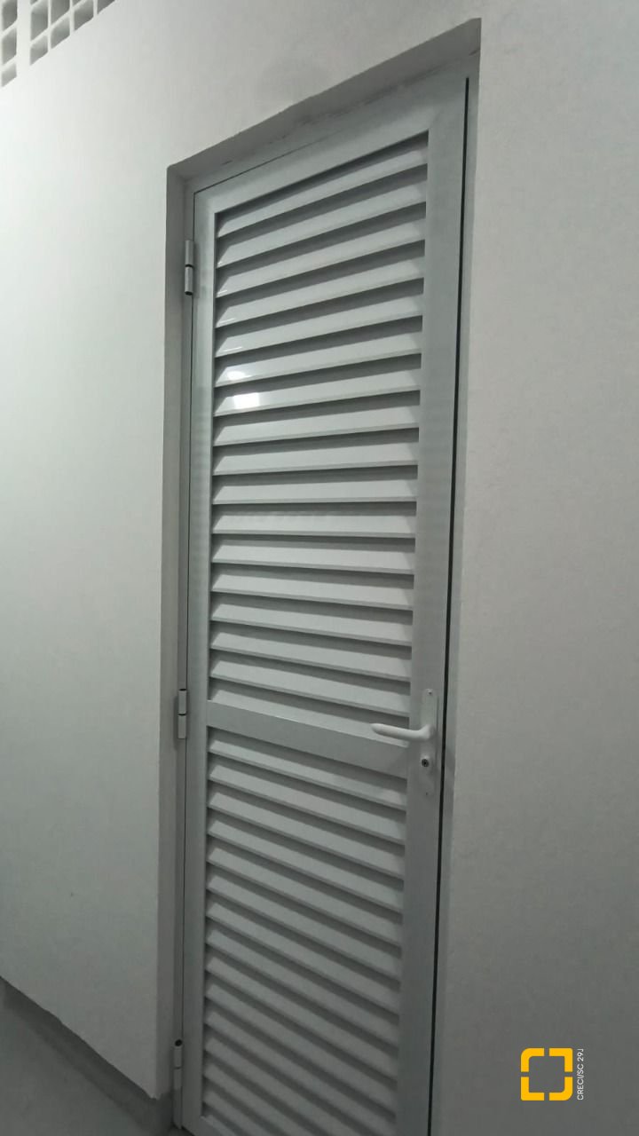 Apartamento com 146m², 6 quartos (sendo 3 suítes), 3 garagens, no bairro Balneário em Florianópolis