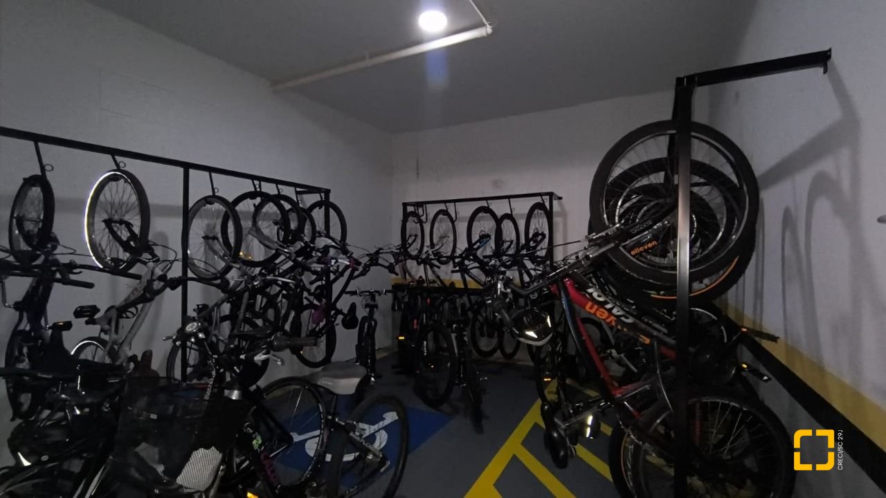Apartamento com 146m², 6 quartos (sendo 3 suítes), 3 garagens, no bairro Balneário em Florianópolis