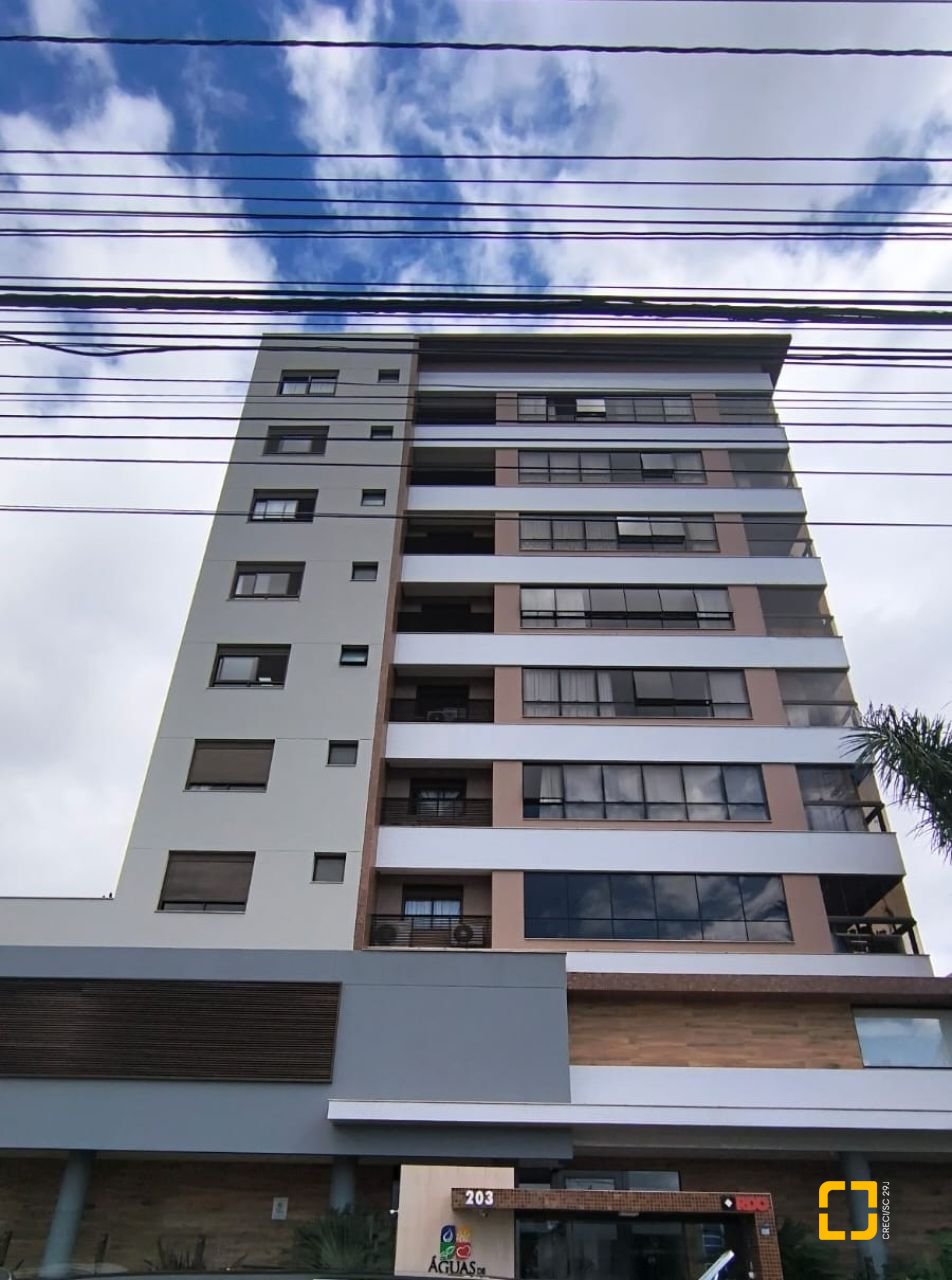 Apartamento com 146m², 6 quartos (sendo 3 suítes), 3 garagens, no bairro Balneário em Florianópolis