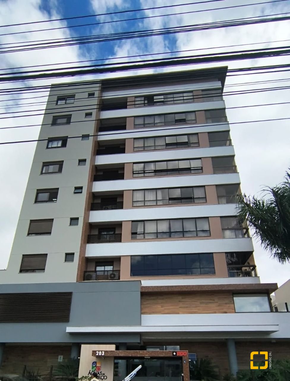 Apartamento com 146m², 6 quartos (sendo 3 suítes), 3 garagens, no bairro Balneário em Florianópolis