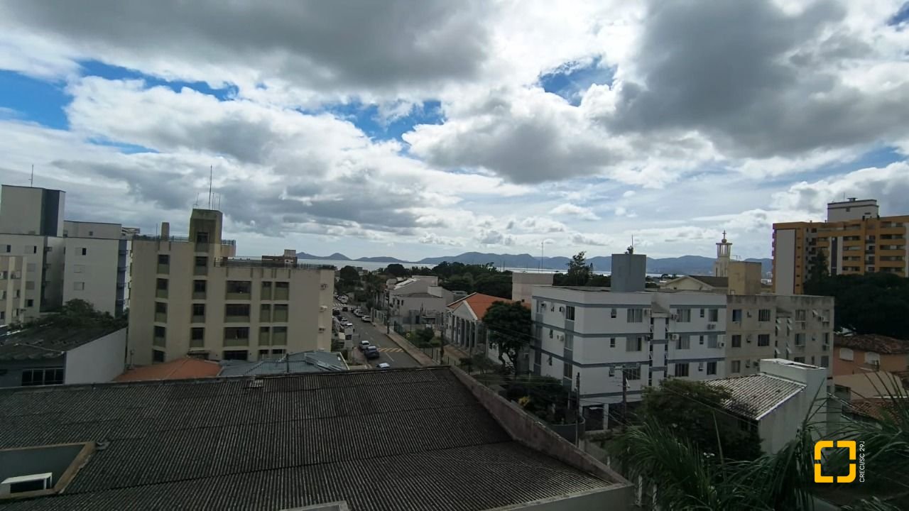 Apartamento com 146m², 6 quartos (sendo 3 suítes), 3 garagens, no bairro Balneário em Florianópolis