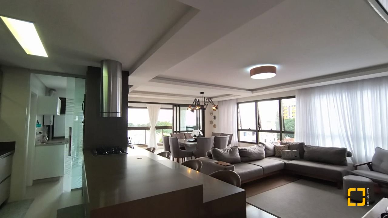 Apartamento com 146m², 6 quartos (sendo 3 suítes), 3 garagens, no bairro Balneário em Florianópolis