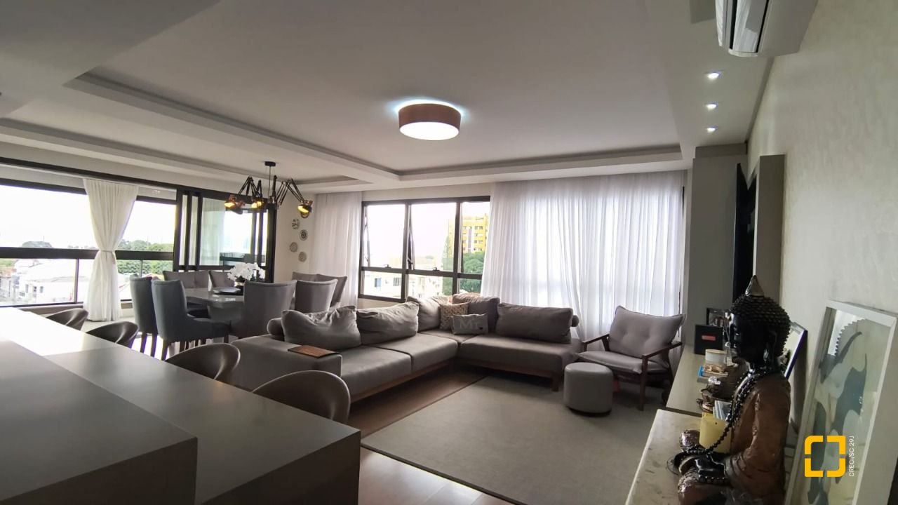 Apartamento com 146m², 6 quartos (sendo 3 suítes), 3 garagens, no bairro Balneário em Florianópolis