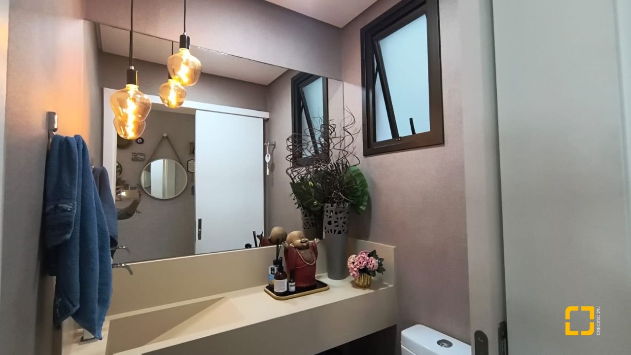 Apartamento com 146m², 6 quartos (sendo 3 suítes), 3 garagens, no bairro Balneário em Florianópolis