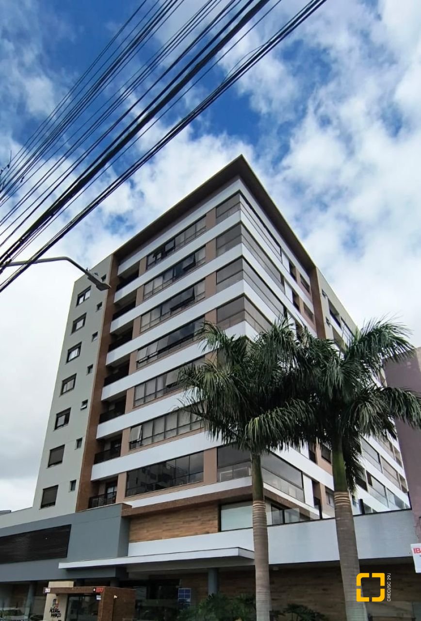 Apartamento com 146m², 6 quartos (sendo 3 suítes), 3 garagens, no bairro Balneário em Florianópolis