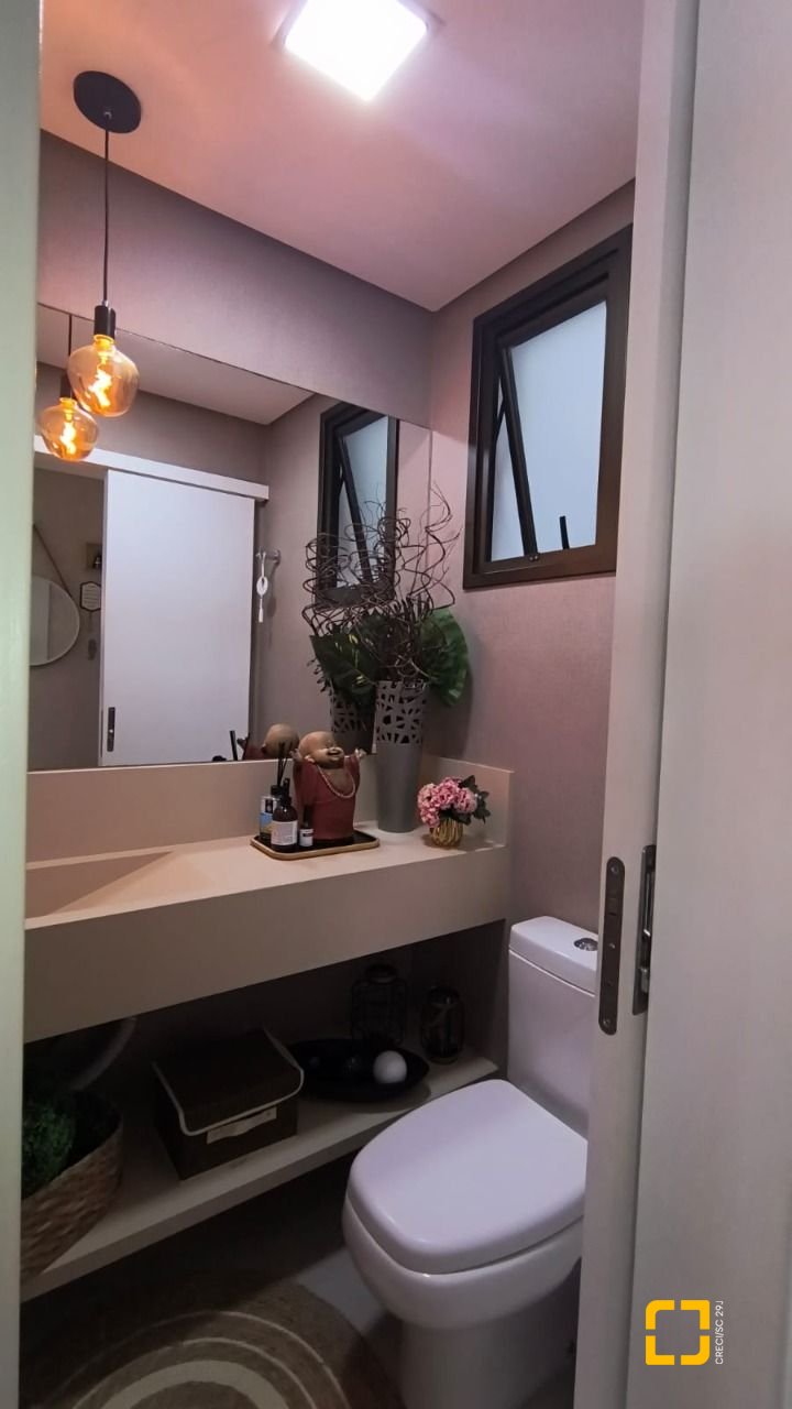 Apartamento com 146m², 6 quartos (sendo 3 suítes), 3 garagens, no bairro Balneário em Florianópolis
