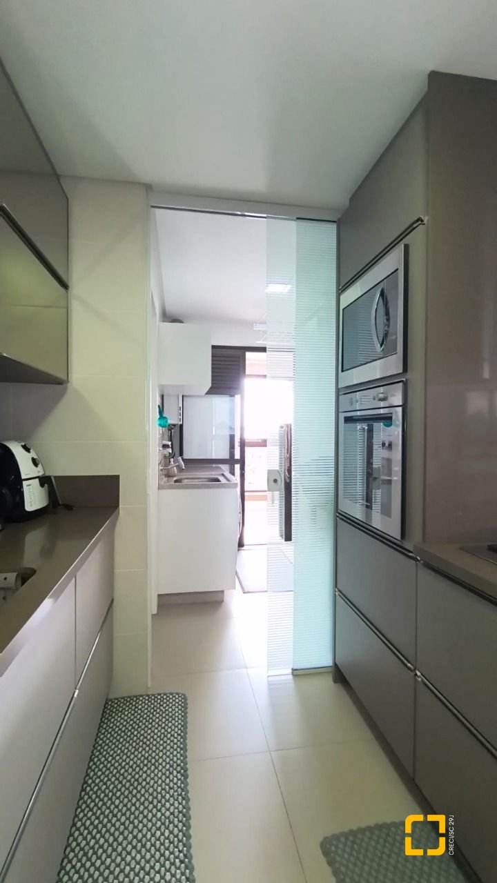 Apartamento com 146m², 6 quartos (sendo 3 suítes), 3 garagens, no bairro Balneário em Florianópolis