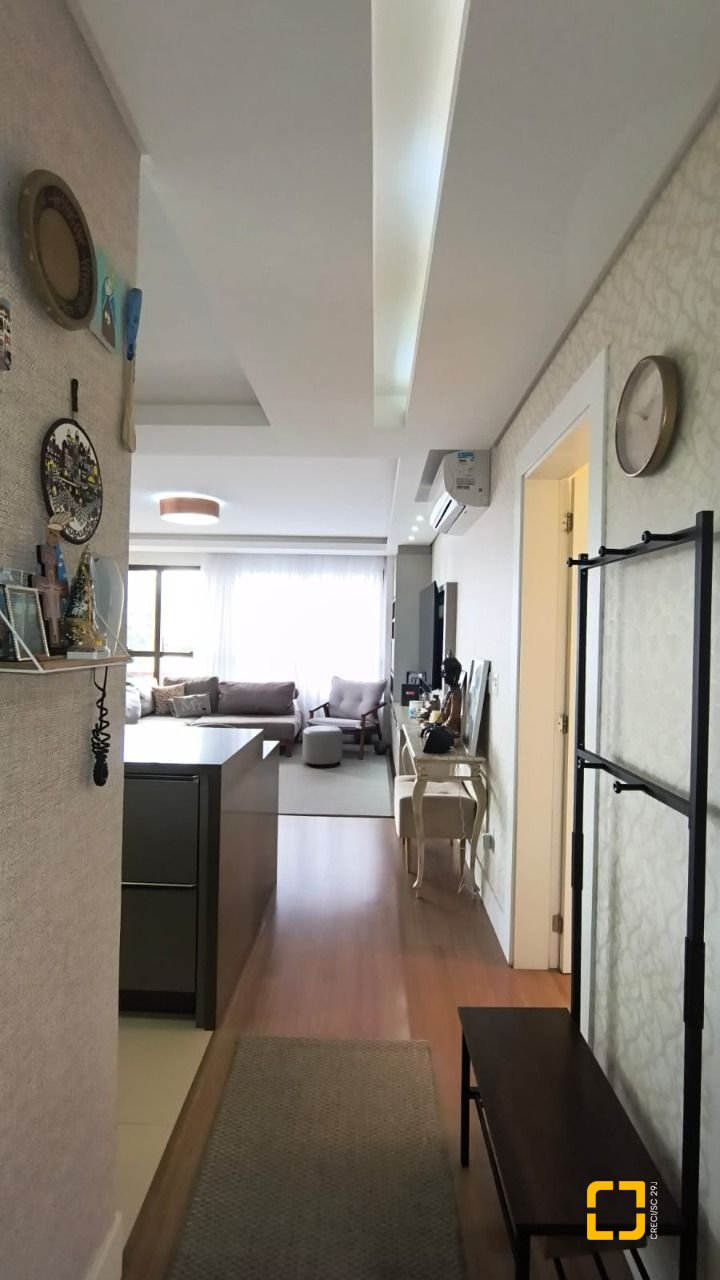 Apartamento com 146m², 6 quartos (sendo 3 suítes), 3 garagens, no bairro Balneário em Florianópolis