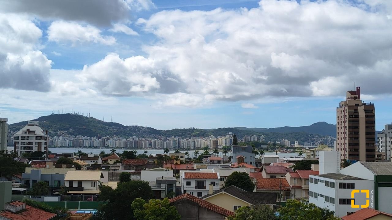 Apartamento com 146m², 6 quartos (sendo 3 suítes), 3 garagens, no bairro Balneário em Florianópolis