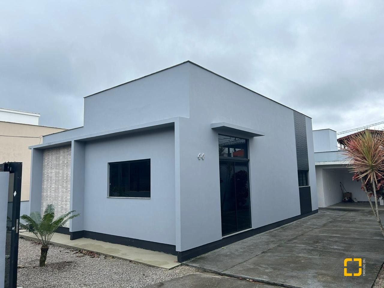 Casa com 110m², 3 quartos (sendo 1 suíte), 4 garagens, no bairro Rio Tavares em Florianópolis
