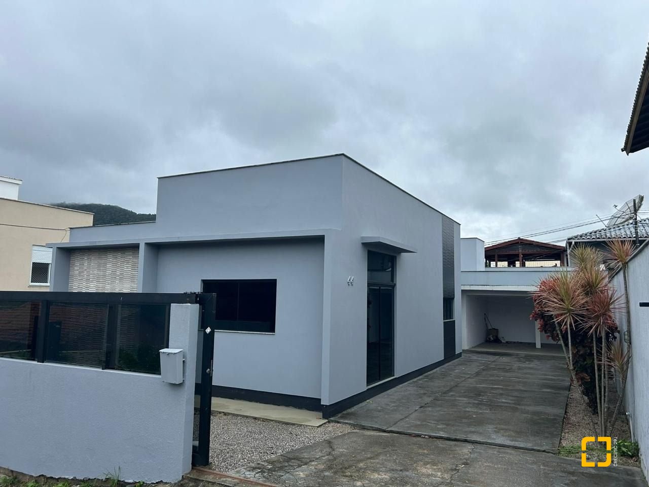 Casa com 110m², 3 quartos (sendo 1 suíte), 4 garagens, no bairro Rio Tavares em Florianópolis
