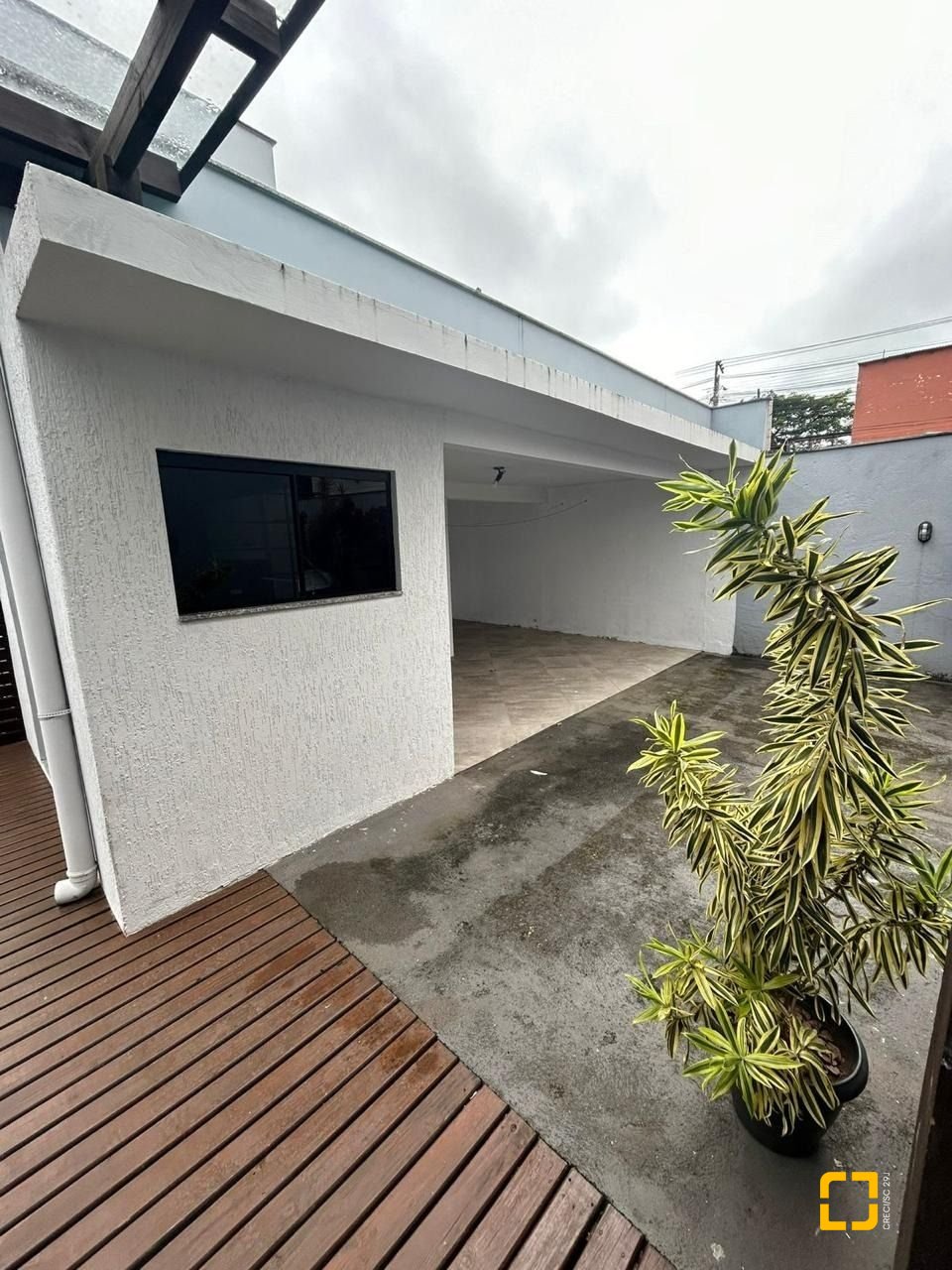 Casa com 110m², 3 quartos (sendo 1 suíte), 4 garagens, no bairro Rio Tavares em Florianópolis