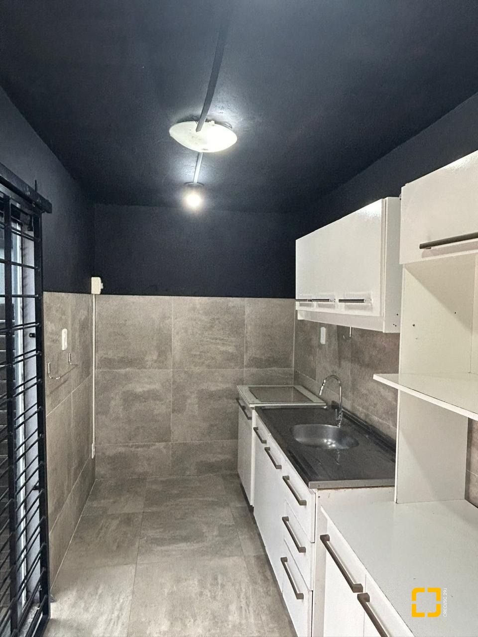 Casa com 110m², 3 quartos (sendo 1 suíte), 4 garagens, no bairro Rio Tavares em Florianópolis