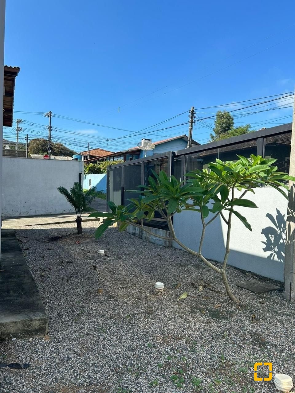 Casa com 110m², 3 quartos (sendo 1 suíte), 4 garagens, no bairro Rio Tavares em Florianópolis