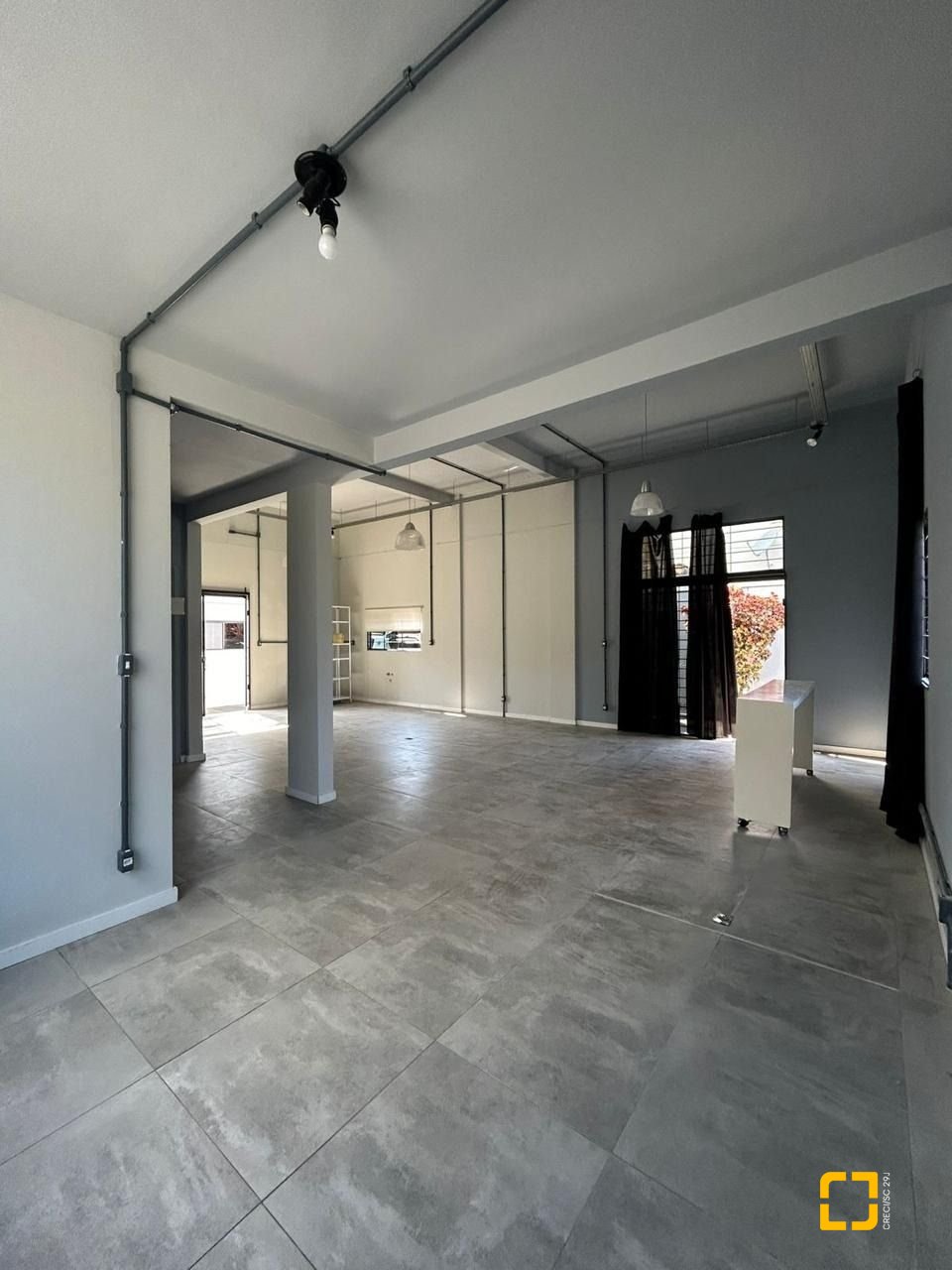 Casa com 110m², 3 quartos (sendo 1 suíte), 4 garagens, no bairro Rio Tavares em Florianópolis