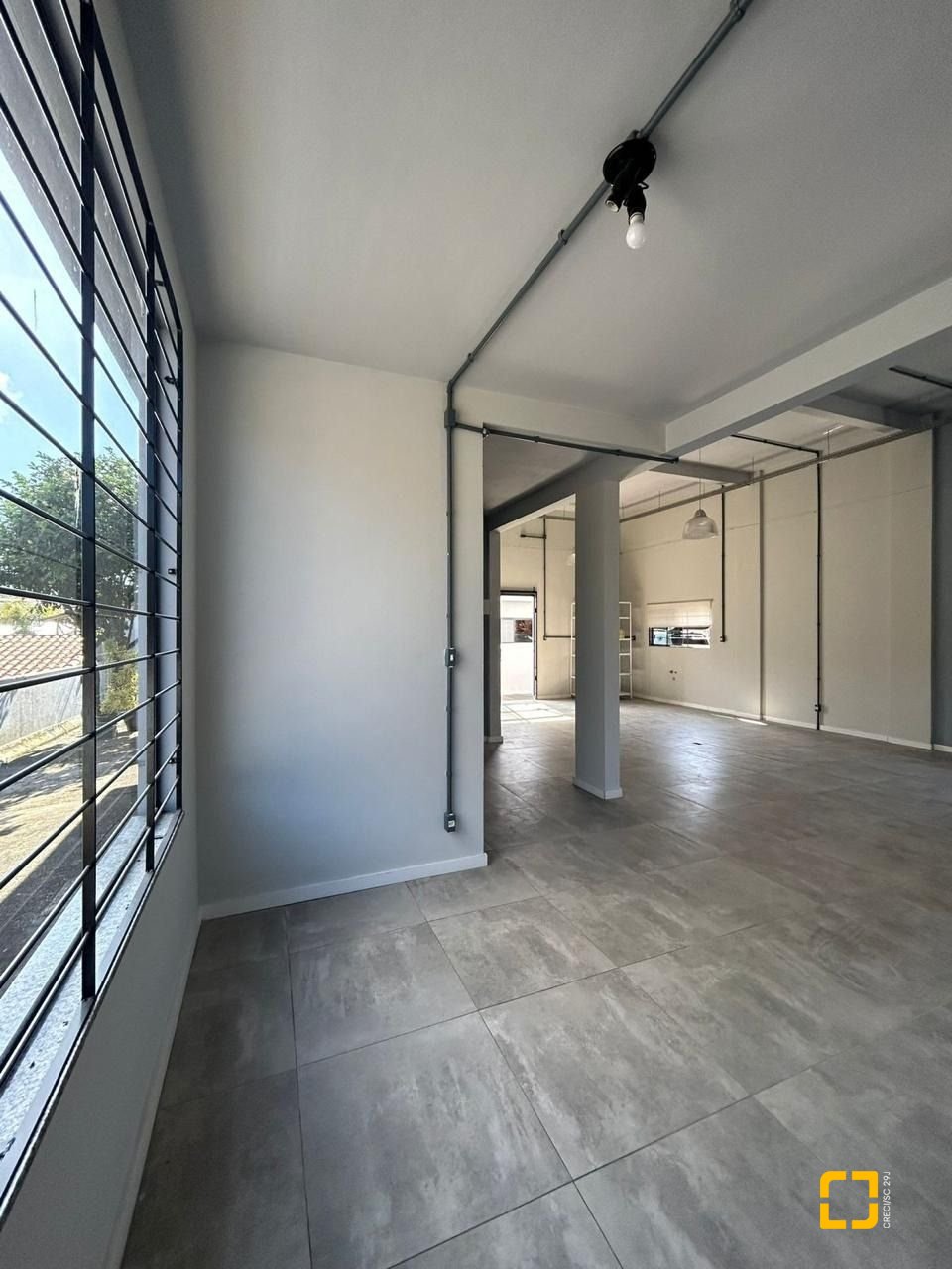 Casa com 110m², 3 quartos (sendo 1 suíte), 4 garagens, no bairro Rio Tavares em Florianópolis