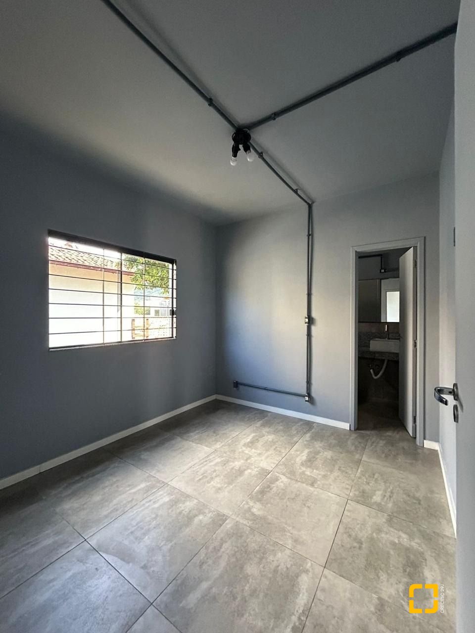 Casa com 110m², 3 quartos (sendo 1 suíte), 4 garagens, no bairro Rio Tavares em Florianópolis