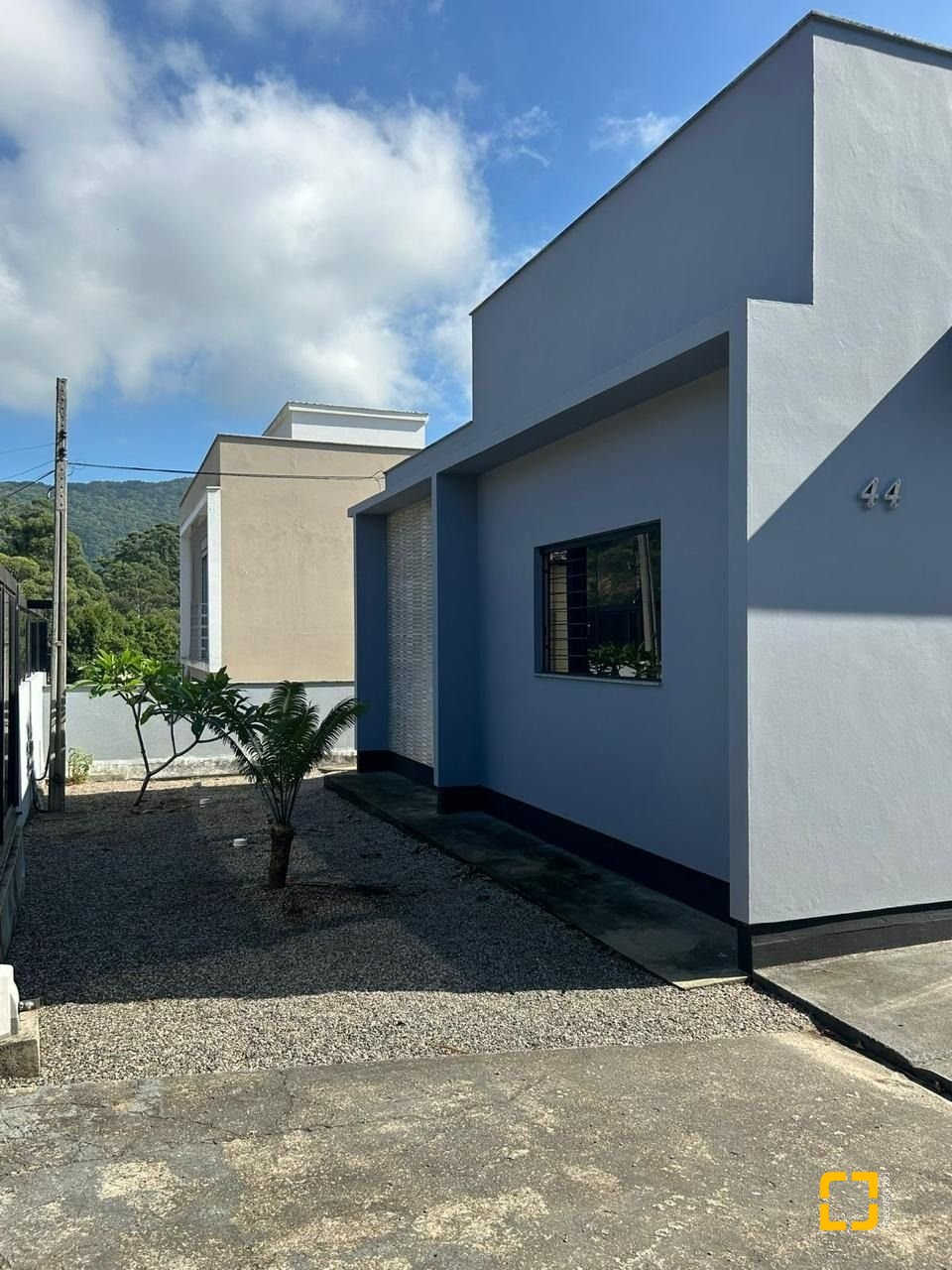 Casa com 110m², 3 quartos (sendo 1 suíte), 4 garagens, no bairro Rio Tavares em Florianópolis