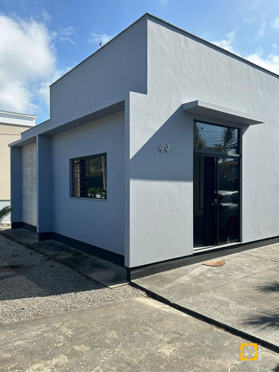 Casa com 110m², 3 quartos (sendo 1 suíte), 4 garagens, no bairro Rio Tavares em Florianópolis