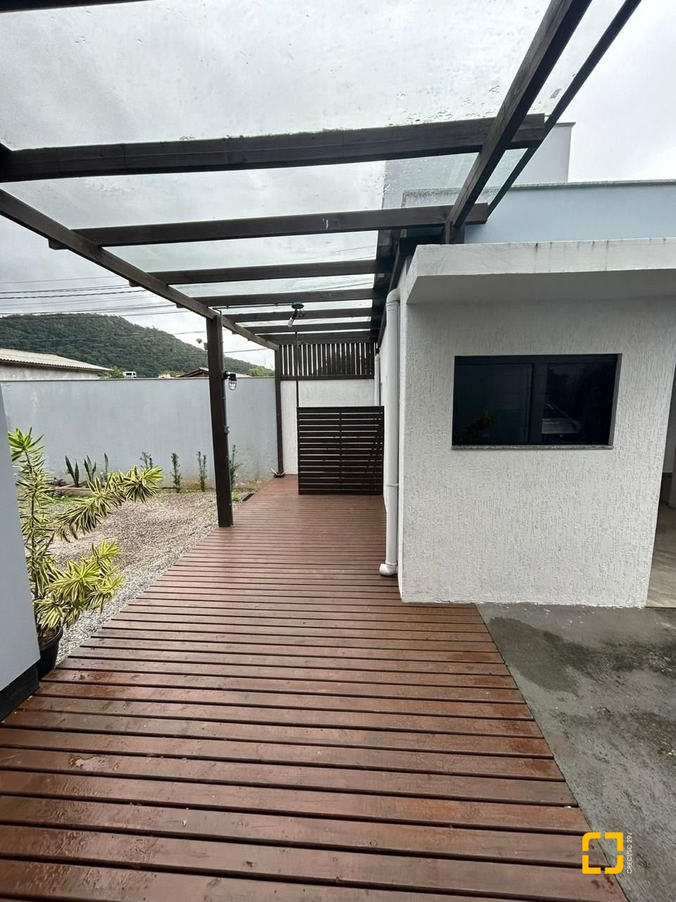 Casa com 110m², 3 quartos (sendo 1 suíte), 4 garagens, no bairro Rio Tavares em Florianópolis