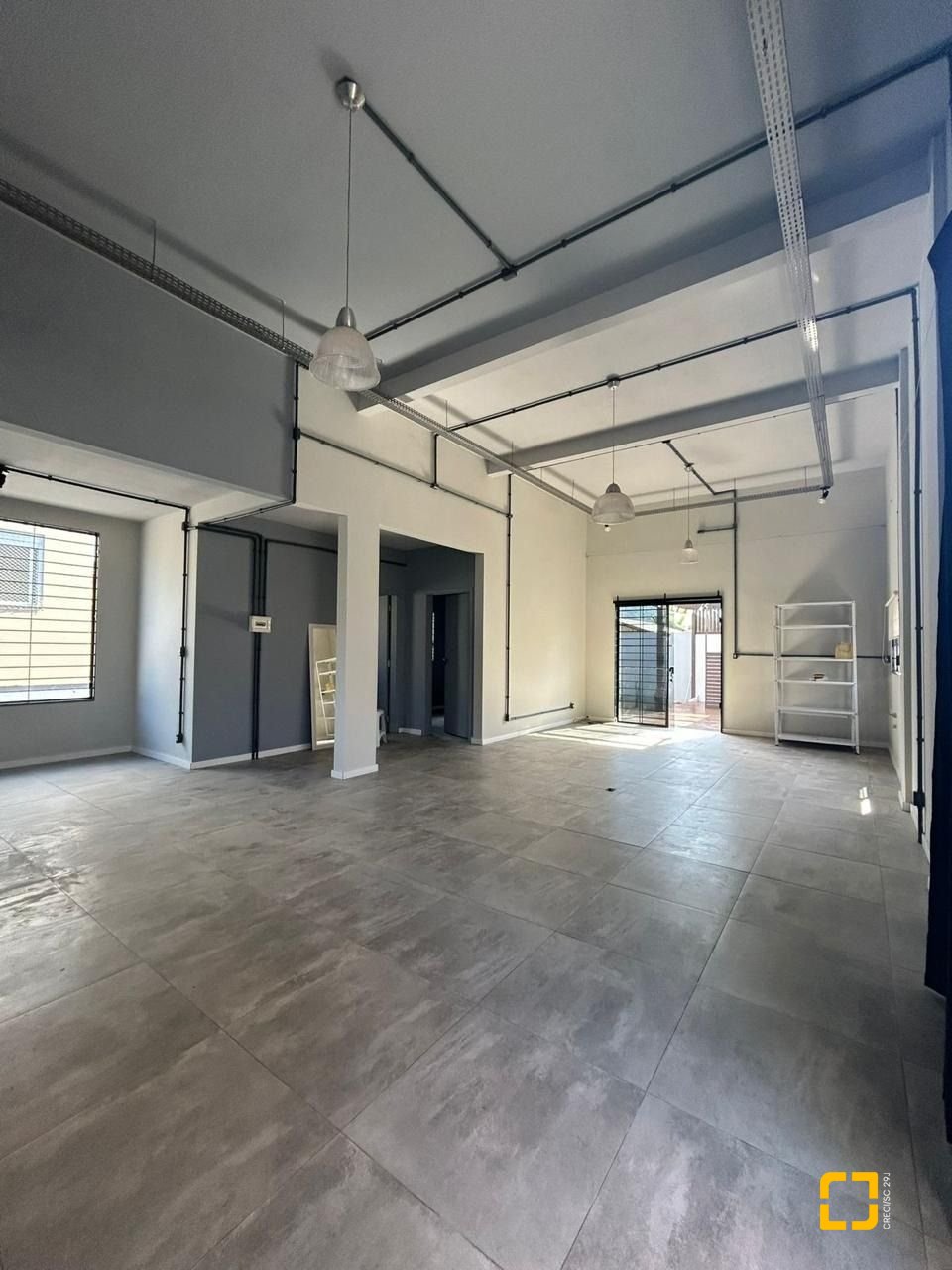 Casa com 110m², 3 quartos (sendo 1 suíte), 4 garagens, no bairro Rio Tavares em Florianópolis