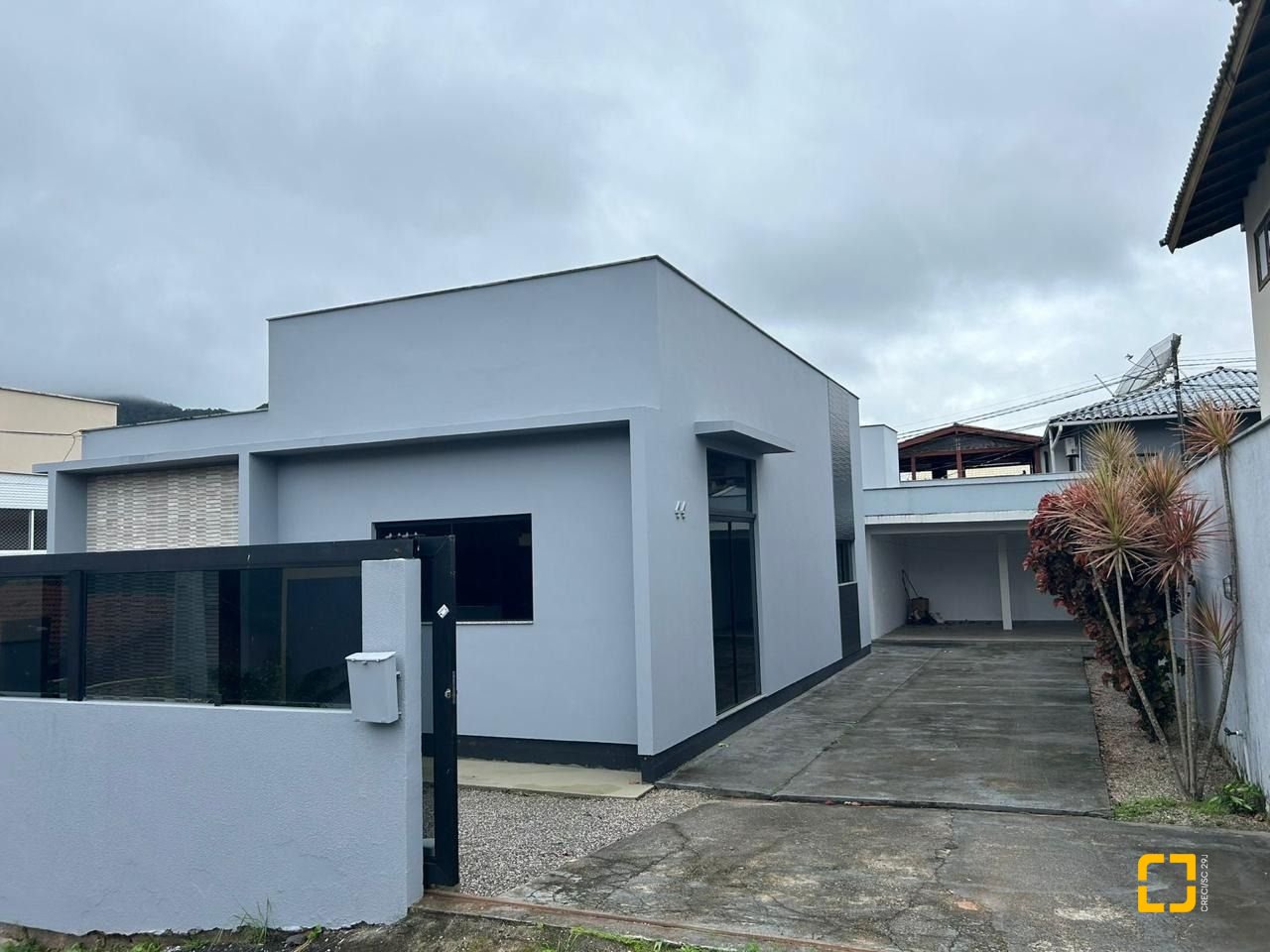 Casa com 110m², 3 quartos (sendo 1 suíte), 4 garagens, no bairro Rio Tavares em Florianópolis