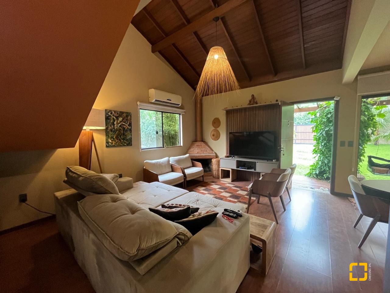 Casa com 250m², 3 quartos (sendo 2 suítes), 2 garagens, no bairro Açores em Florianópolis