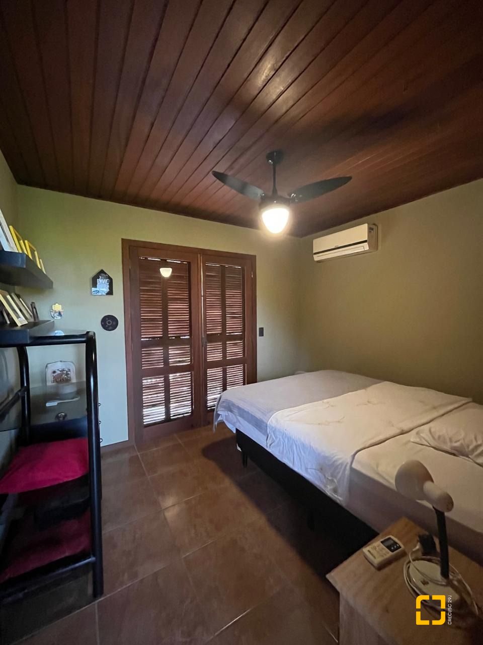 Casa com 250m², 3 quartos (sendo 2 suítes), 2 garagens, no bairro Açores em Florianópolis