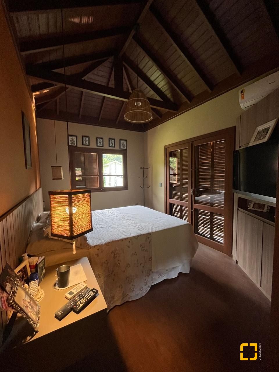 Casa com 250m², 3 quartos (sendo 2 suítes), 2 garagens, no bairro Açores em Florianópolis