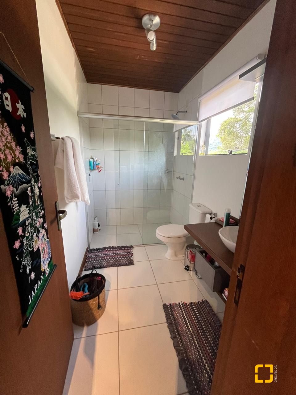 Casa com 250m², 3 quartos (sendo 2 suítes), 2 garagens, no bairro Açores em Florianópolis