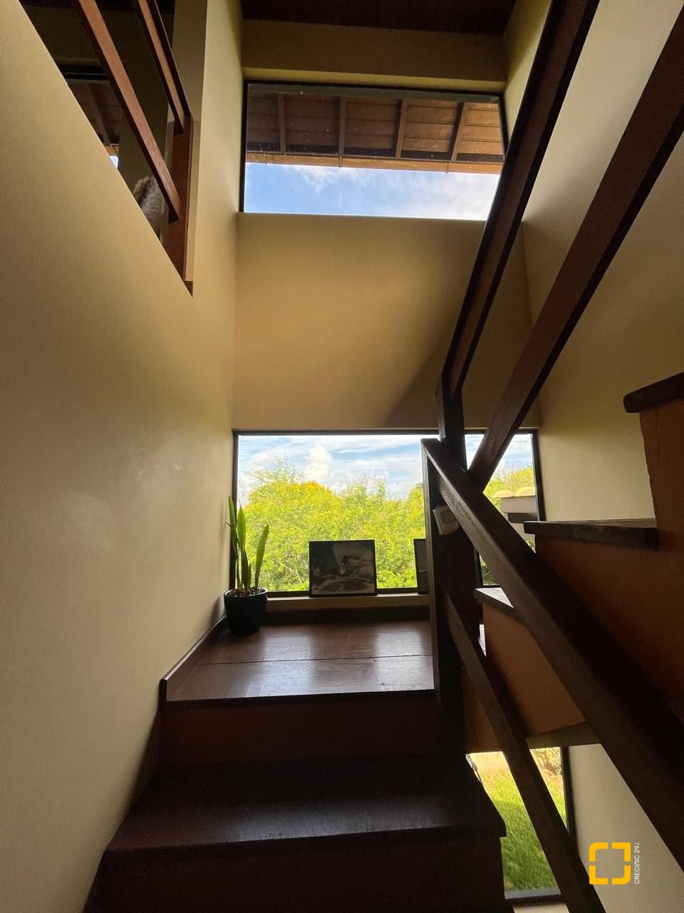 Casa com 250m², 3 quartos (sendo 2 suítes), 2 garagens, no bairro Açores em Florianópolis