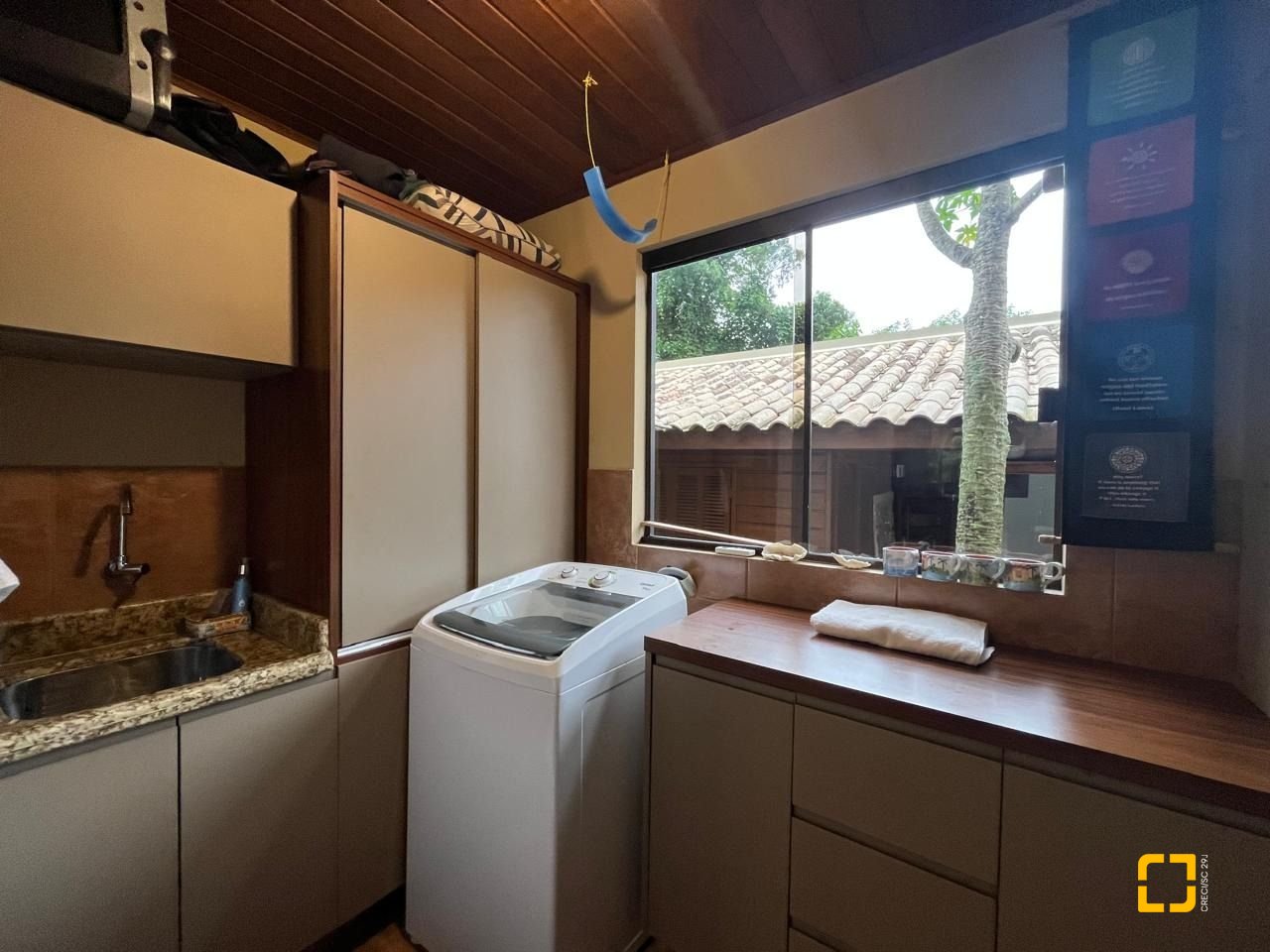 Casa com 250m², 3 quartos (sendo 2 suítes), 2 garagens, no bairro Açores em Florianópolis