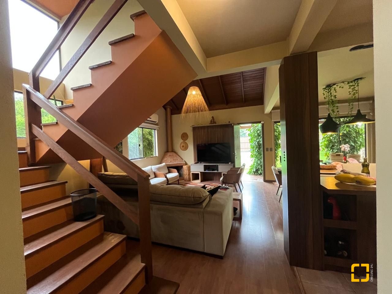 Casa com 250m², 3 quartos (sendo 2 suítes), 2 garagens, no bairro Açores em Florianópolis
