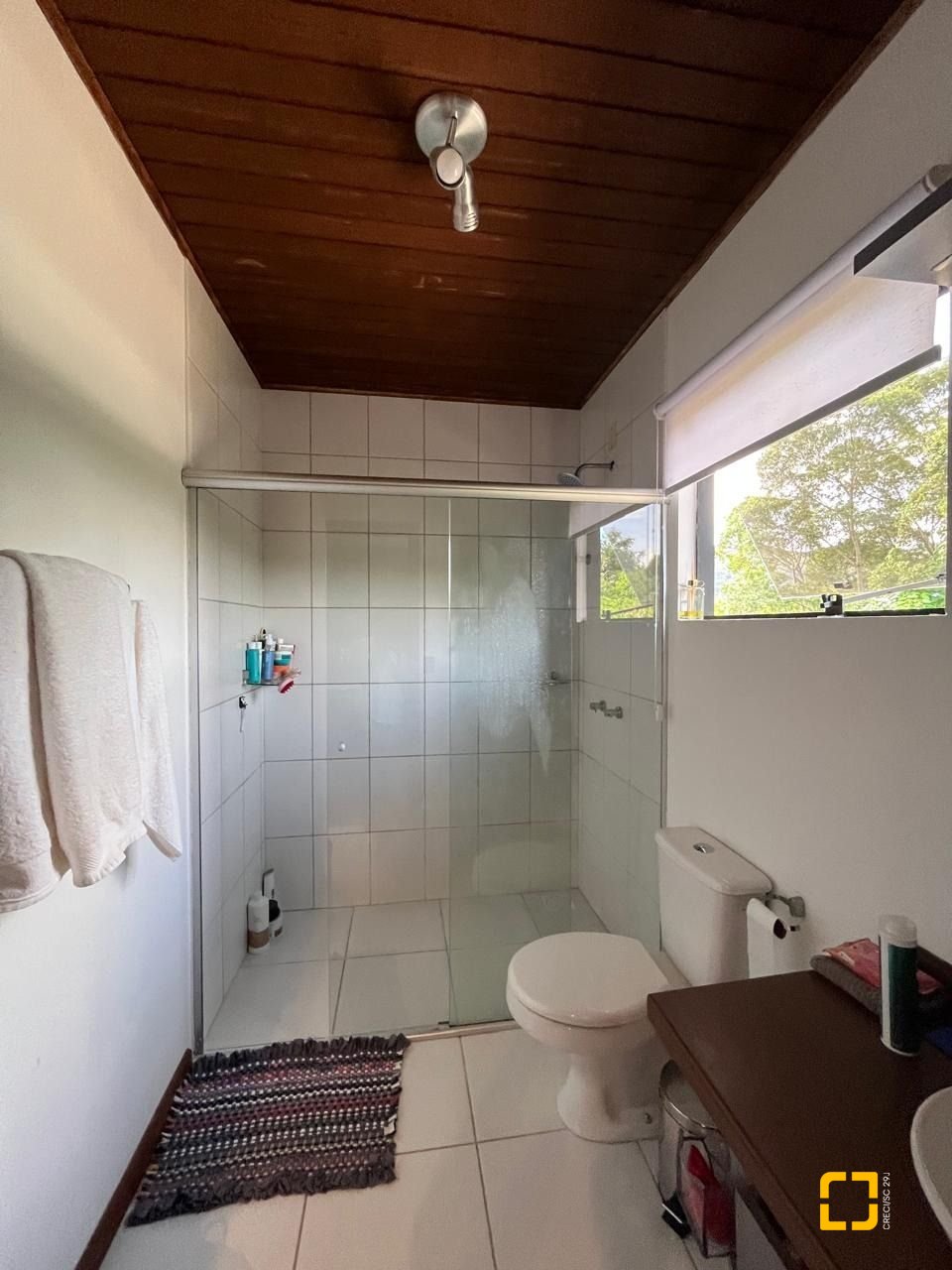 Casa com 250m², 3 quartos (sendo 2 suítes), 2 garagens, no bairro Açores em Florianópolis