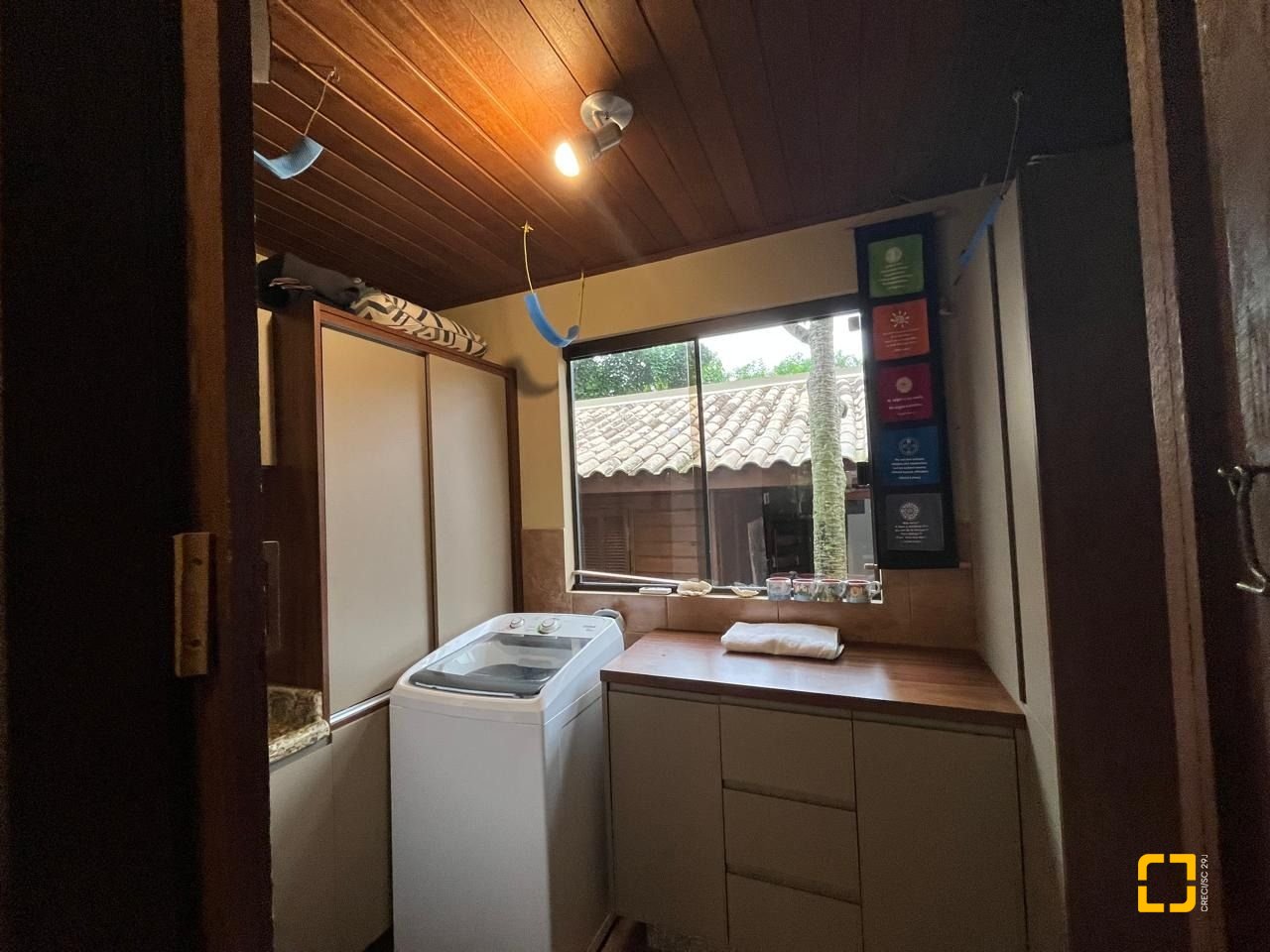 Casa com 250m², 3 quartos (sendo 2 suítes), 2 garagens, no bairro Açores em Florianópolis