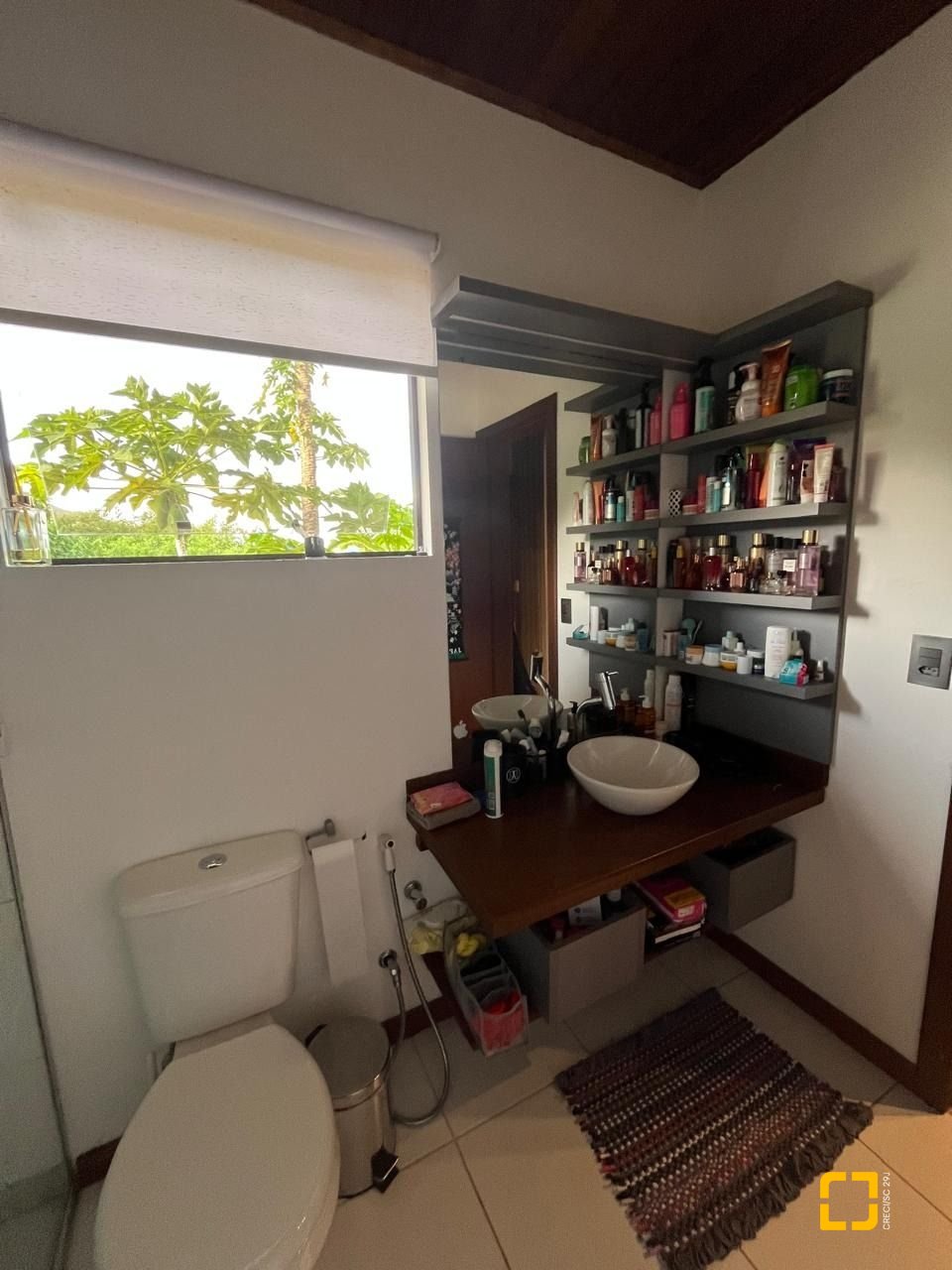 Casa com 250m², 3 quartos (sendo 2 suítes), 2 garagens, no bairro Açores em Florianópolis