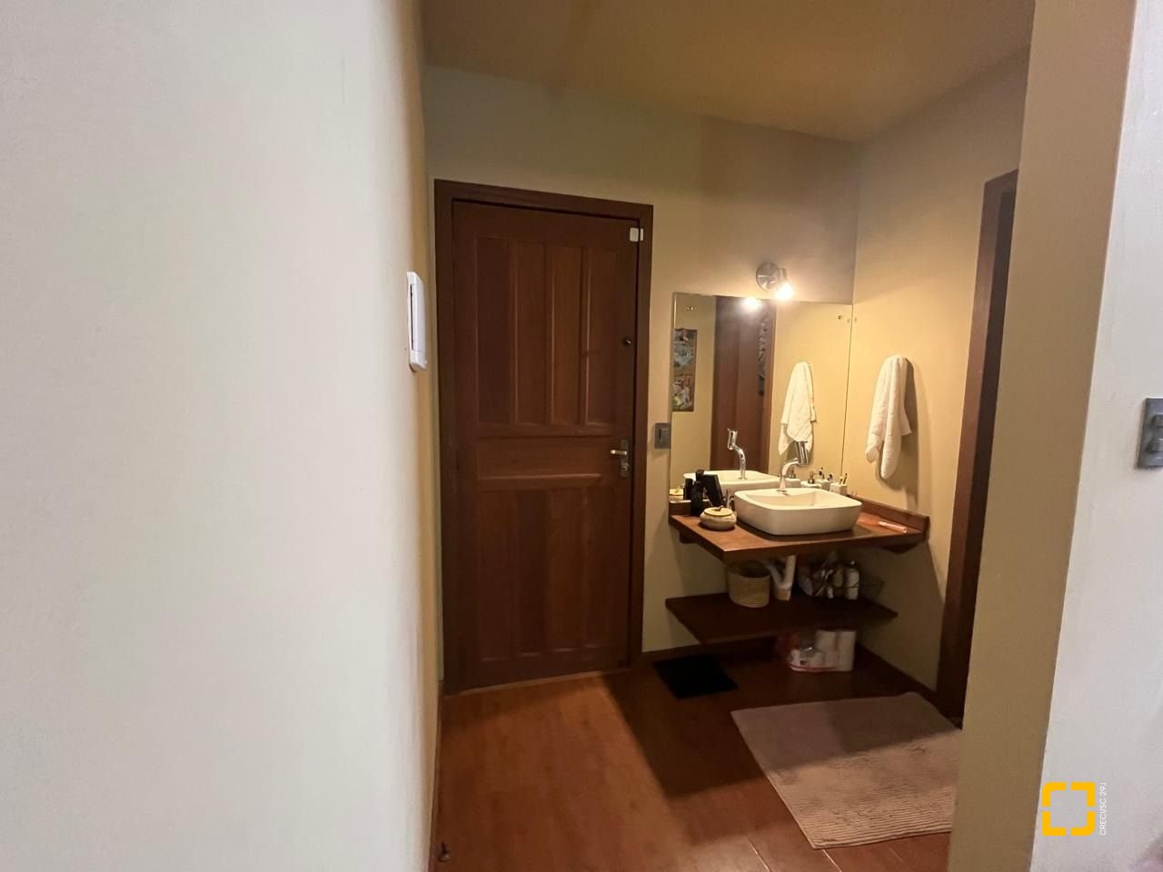 Casa com 250m², 3 quartos (sendo 2 suítes), 2 garagens, no bairro Açores em Florianópolis