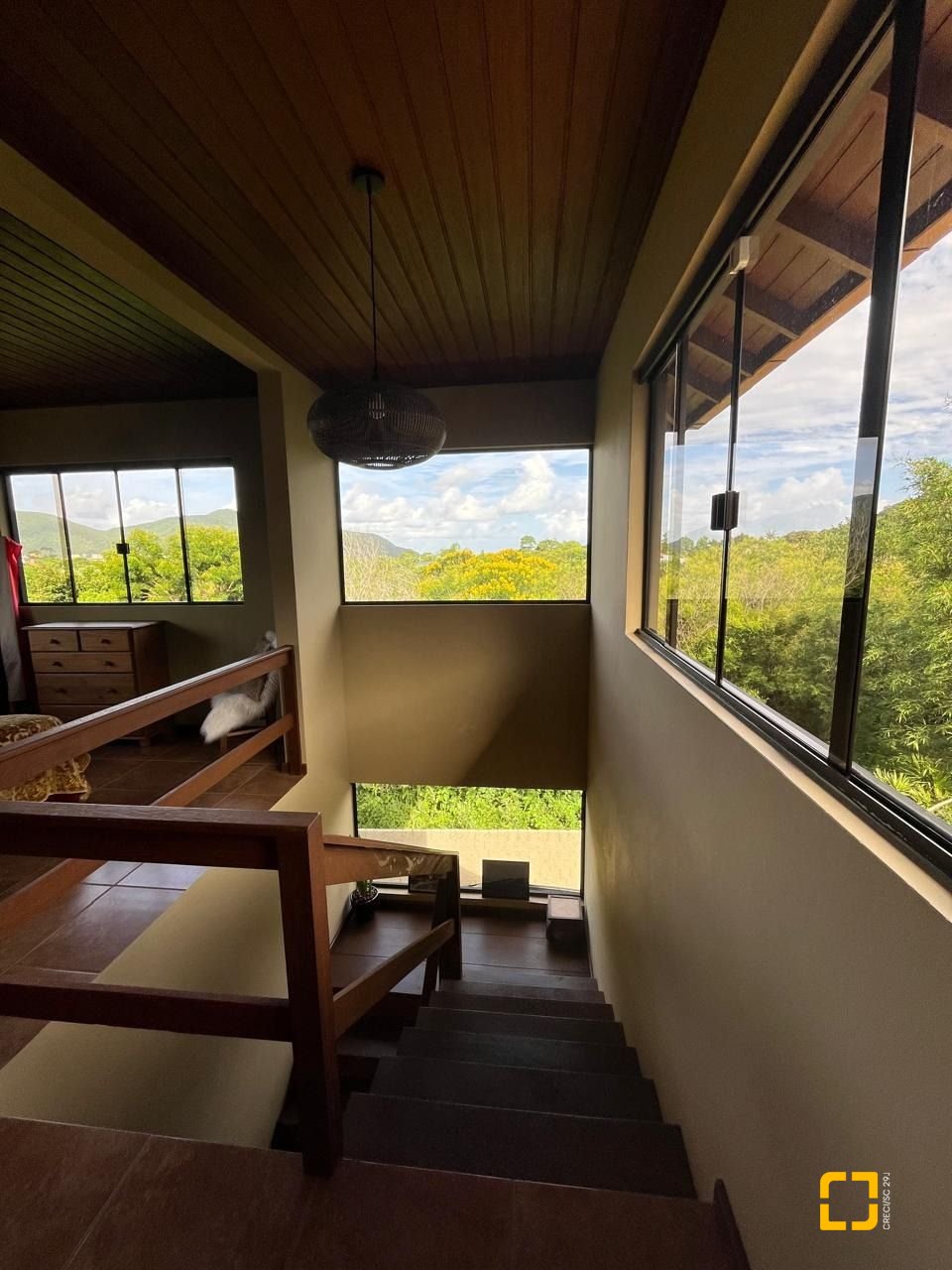 Casa com 250m², 3 quartos (sendo 2 suítes), 2 garagens, no bairro Açores em Florianópolis