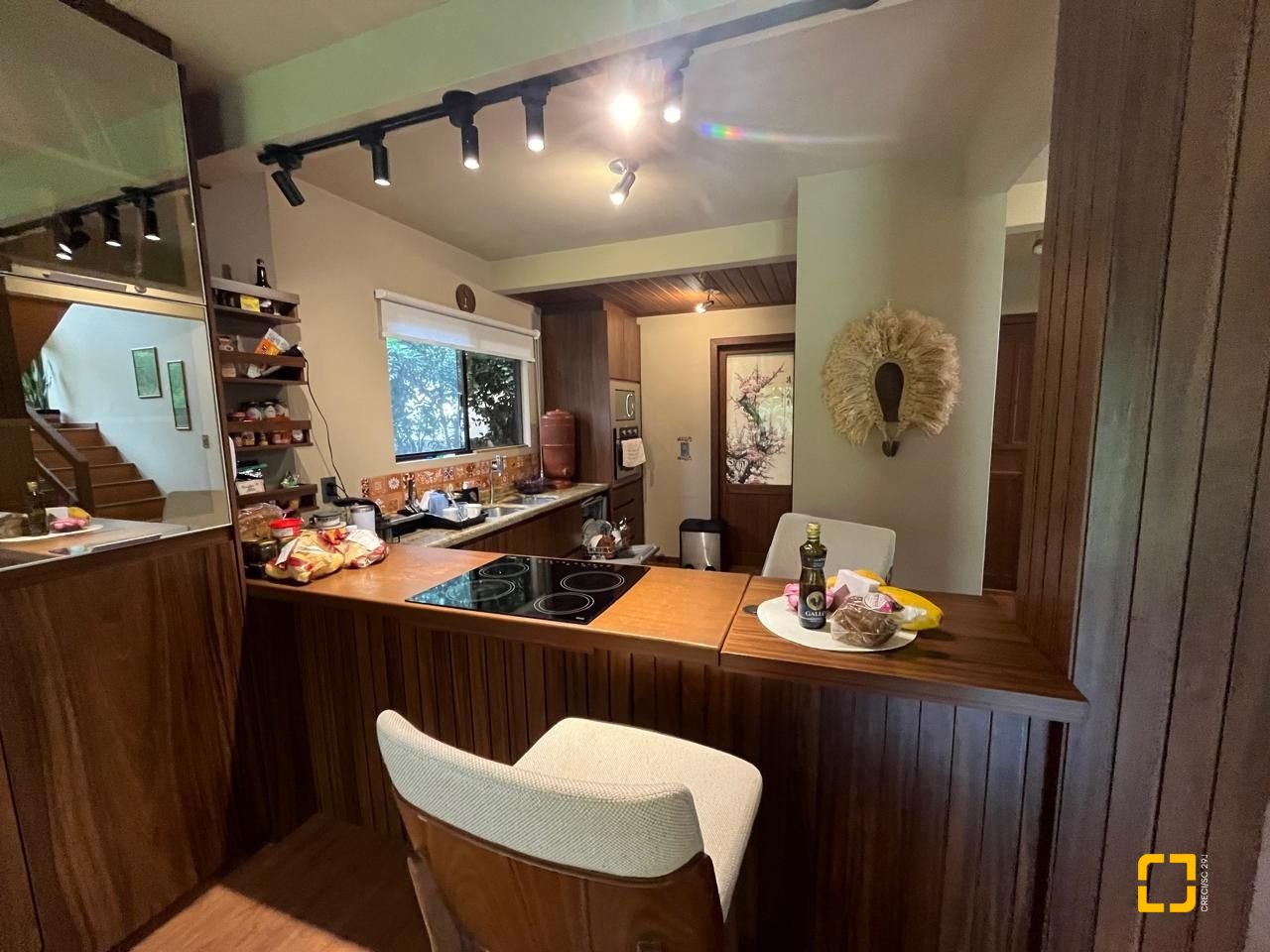Casa com 250m², 3 quartos (sendo 2 suítes), 2 garagens, no bairro Açores em Florianópolis