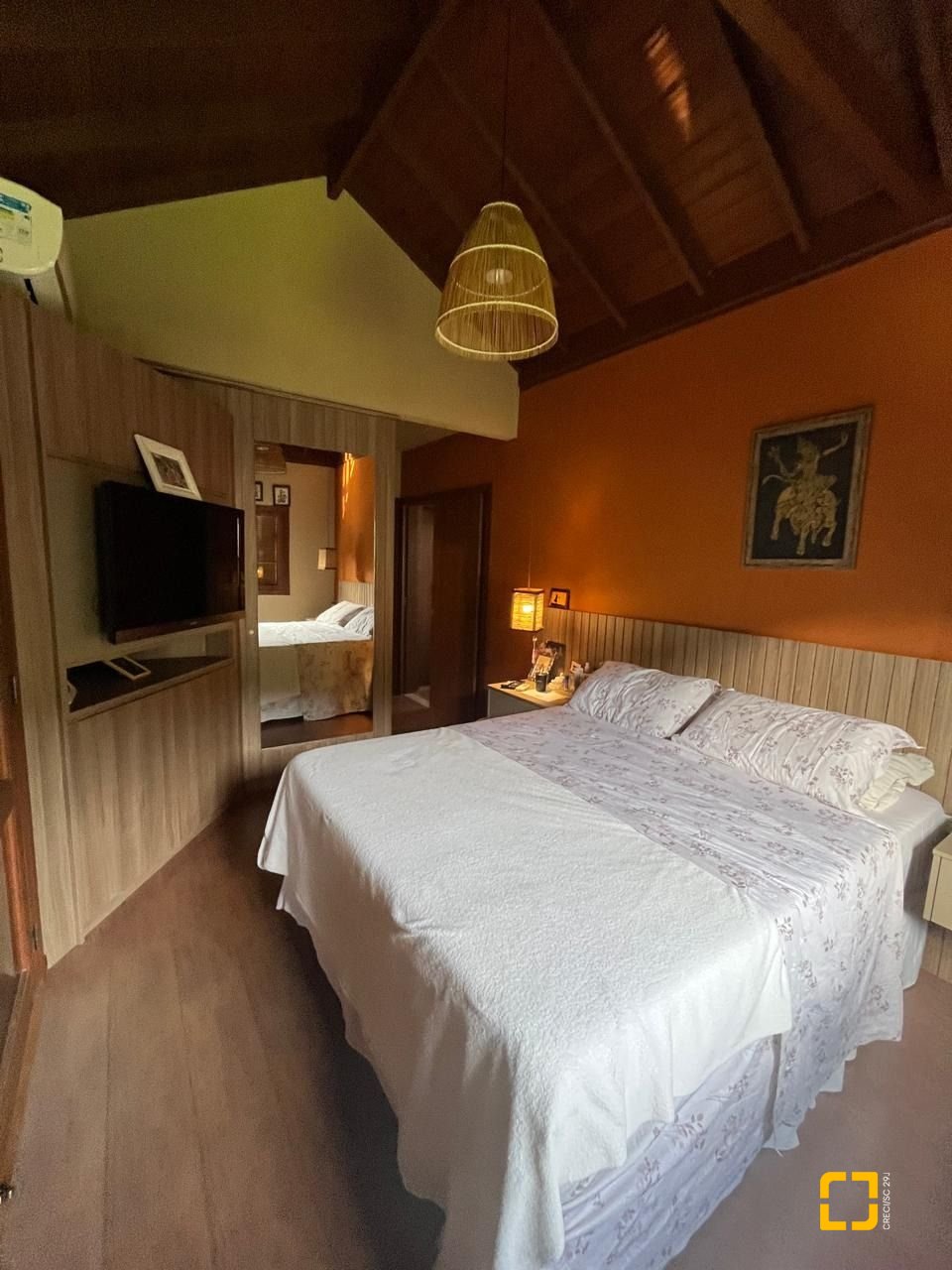 Casa com 250m², 3 quartos (sendo 2 suítes), 2 garagens, no bairro Açores em Florianópolis