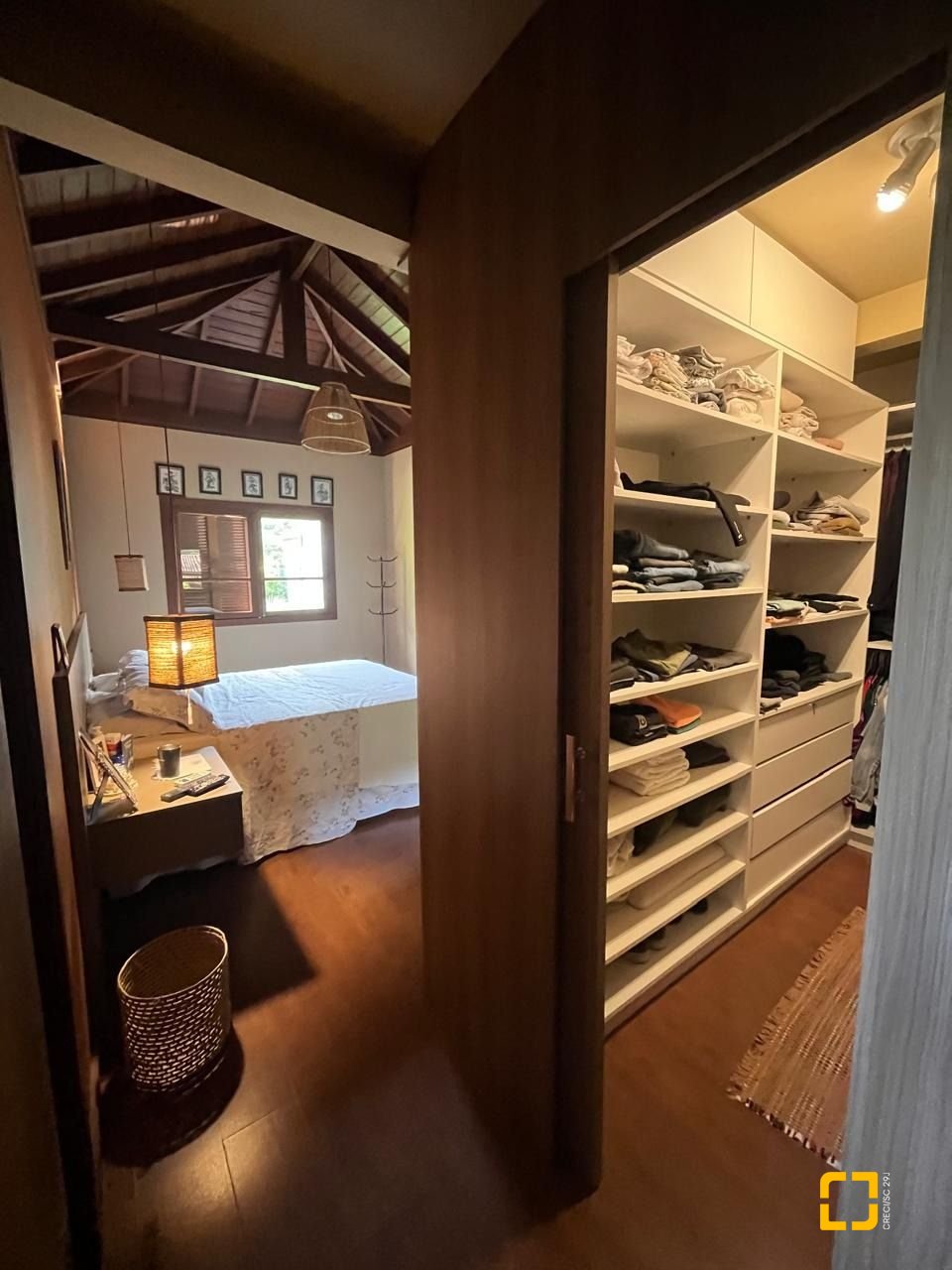 Casa com 250m², 3 quartos (sendo 2 suítes), 2 garagens, no bairro Açores em Florianópolis