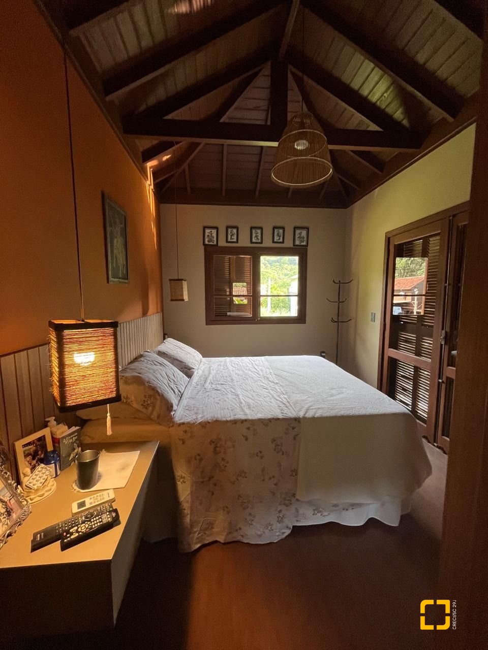 Casa com 250m², 3 quartos (sendo 2 suítes), 2 garagens, no bairro Açores em Florianópolis