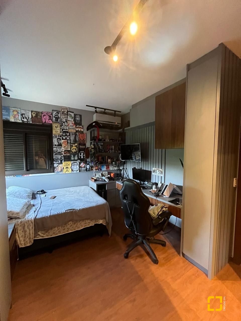 Casa com 250m², 3 quartos (sendo 2 suítes), 2 garagens, no bairro Açores em Florianópolis